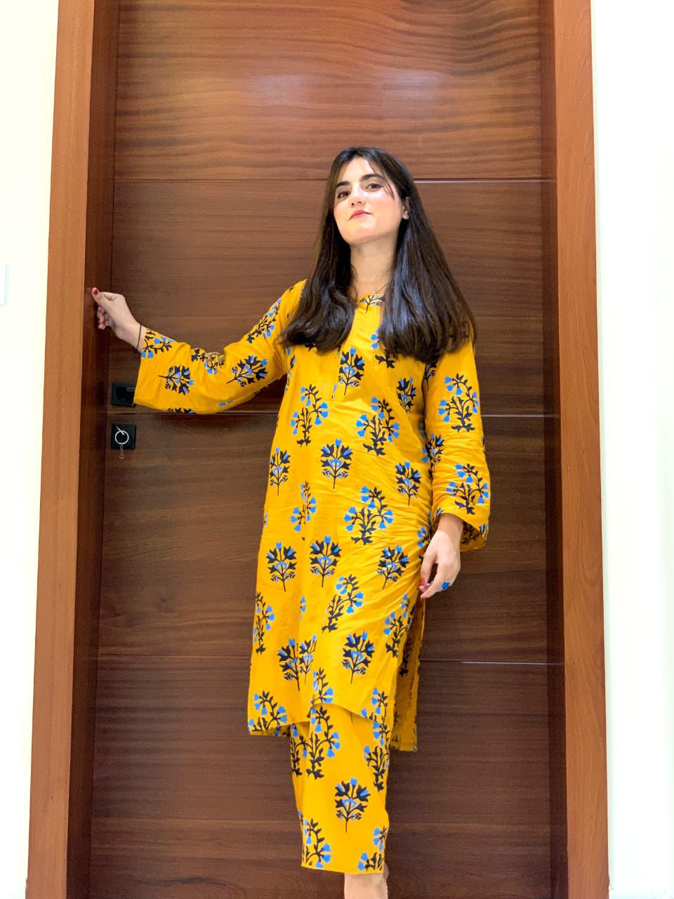 Iqra Kanwal Design 2-Piece Suit – A Statement of Grace & Elegance