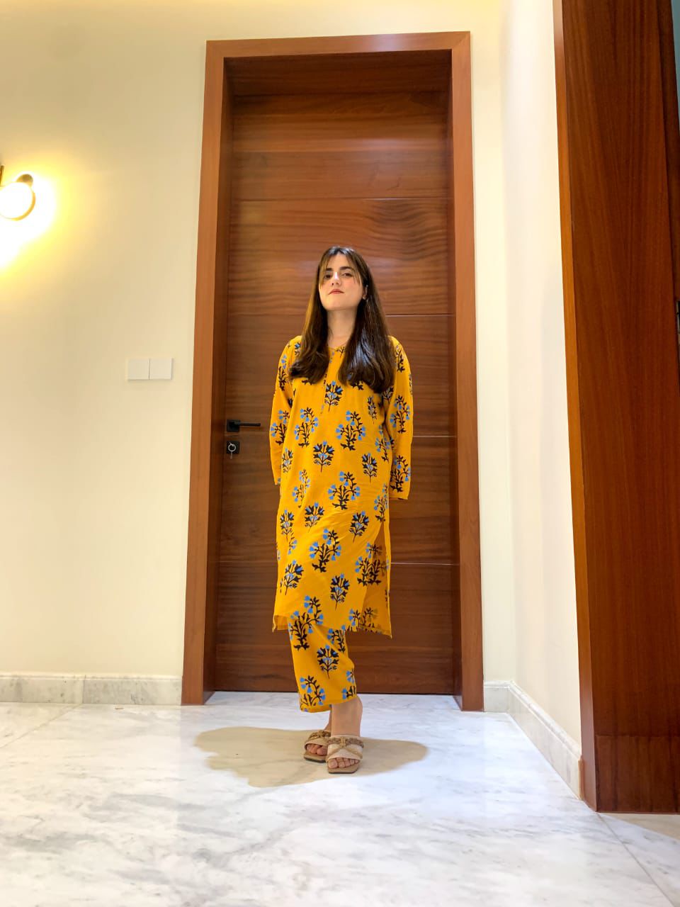 Iqra Kanwal Design 2-Piece Suit – A Statement of Grace & Elegance